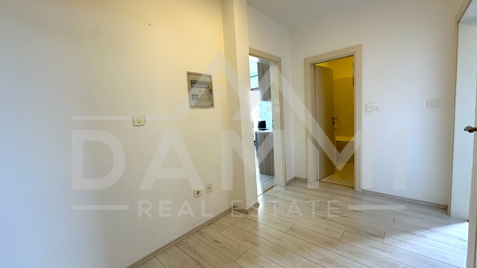 ISTRIA, ROVINJ - Two apartments with parking 800m from the center and the sea