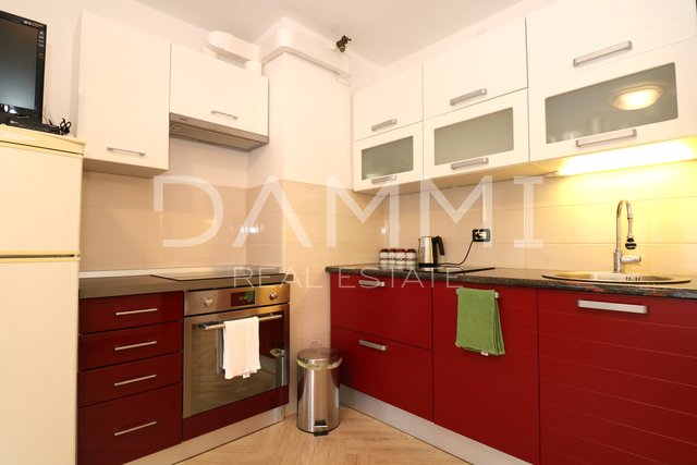 Pula, Veruda - Family Apartment on the Third Floor, Fully Furnished and Renovated