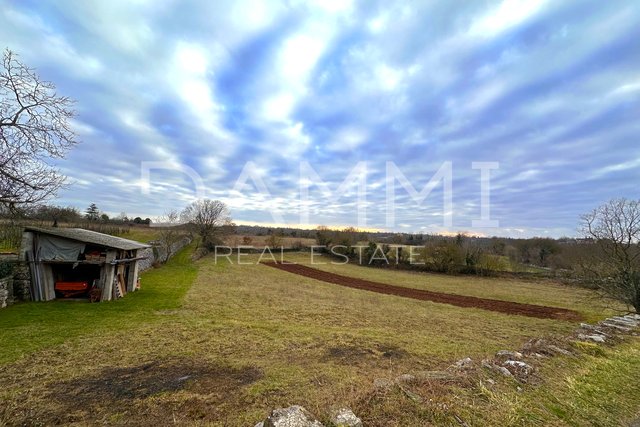 ISTRIA, ŽMINJ - Building plot in town centre 867m2