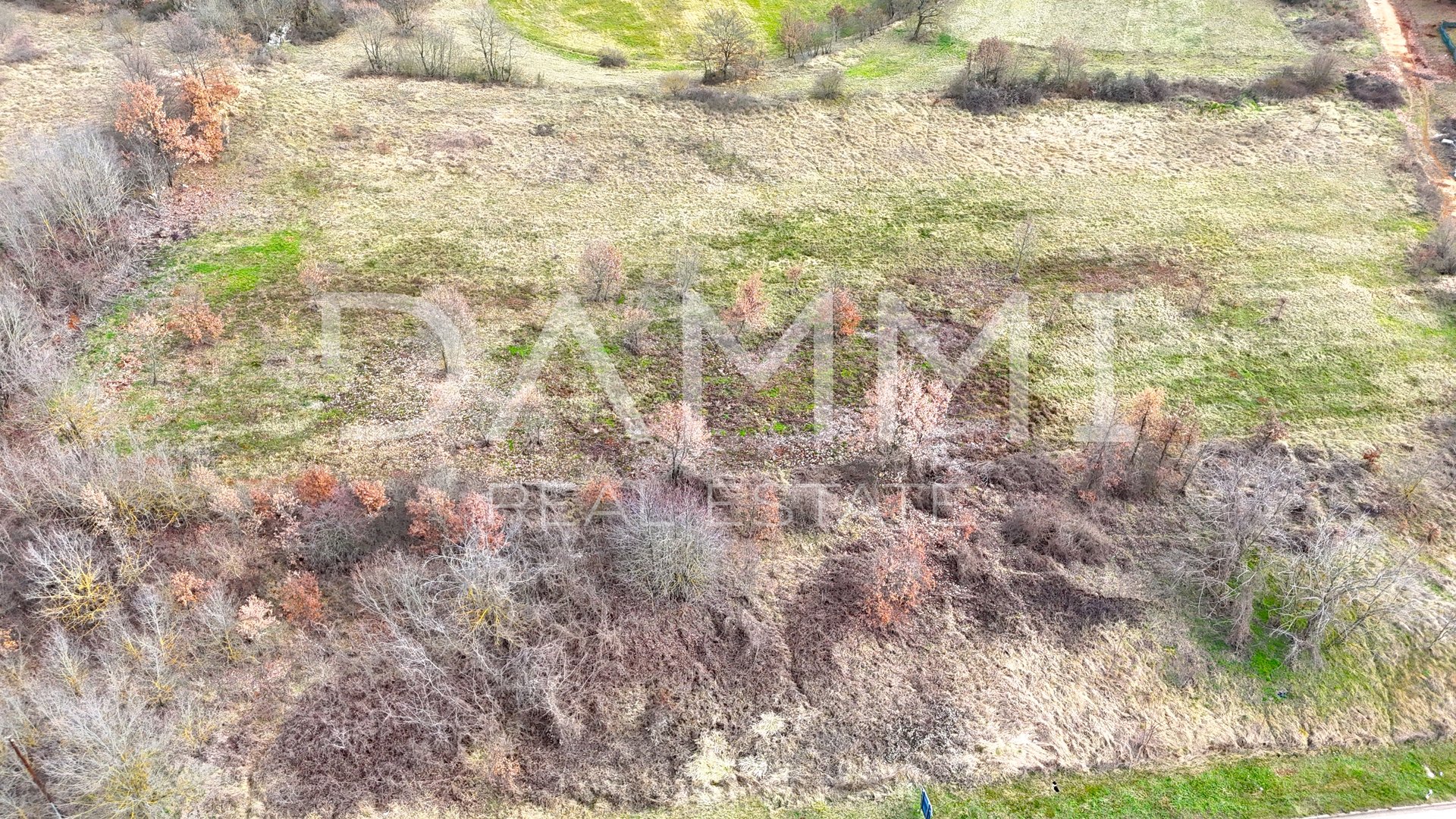 ISTRA, SVETVINČENAT - GRAĐEVINSKO ZEMLJIŠTE U BLIZINI CENTRA