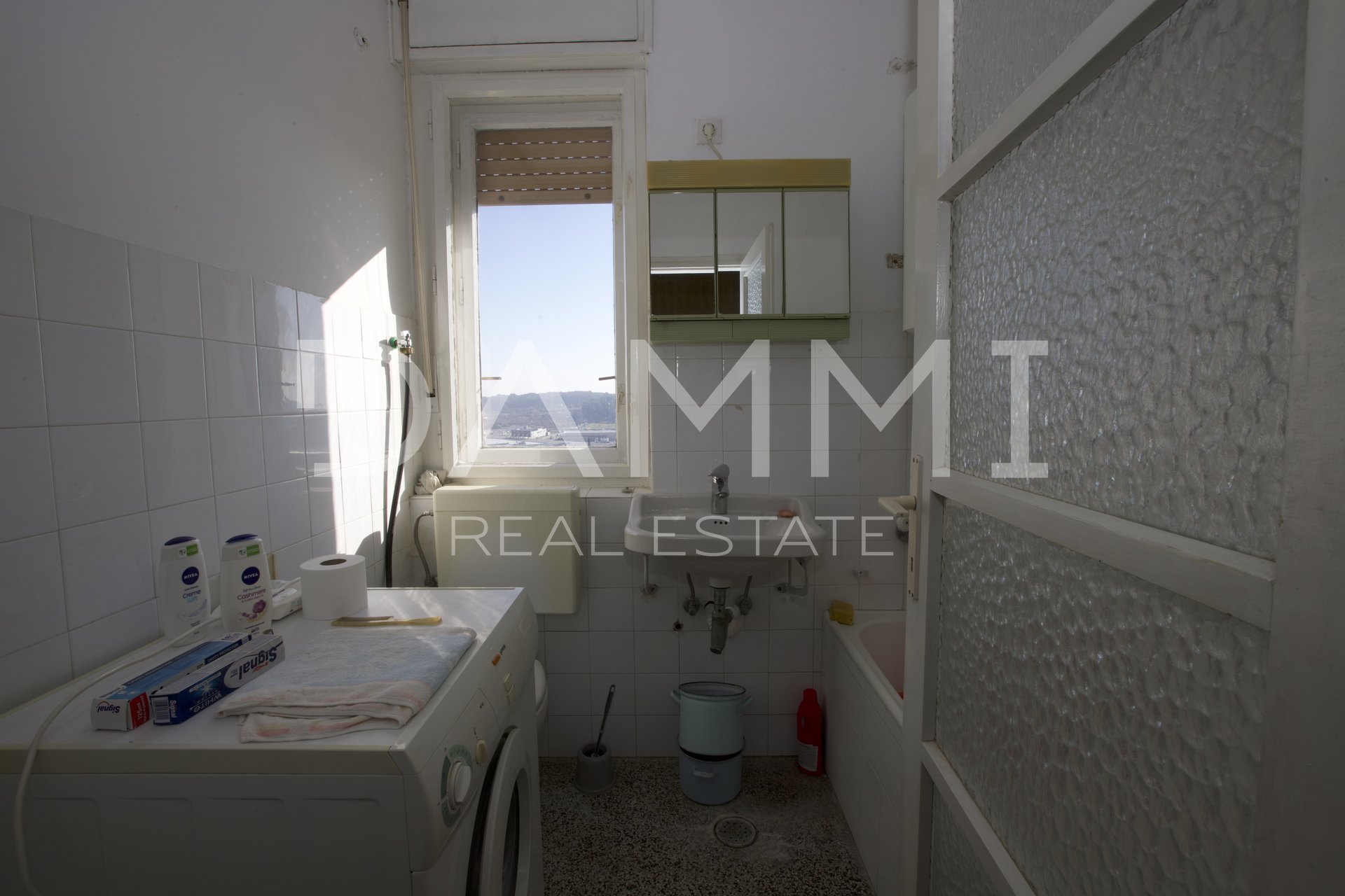 PULA, KAŠTANJER - Big apartment with 3 bedrooms, balcony, parking 91m2