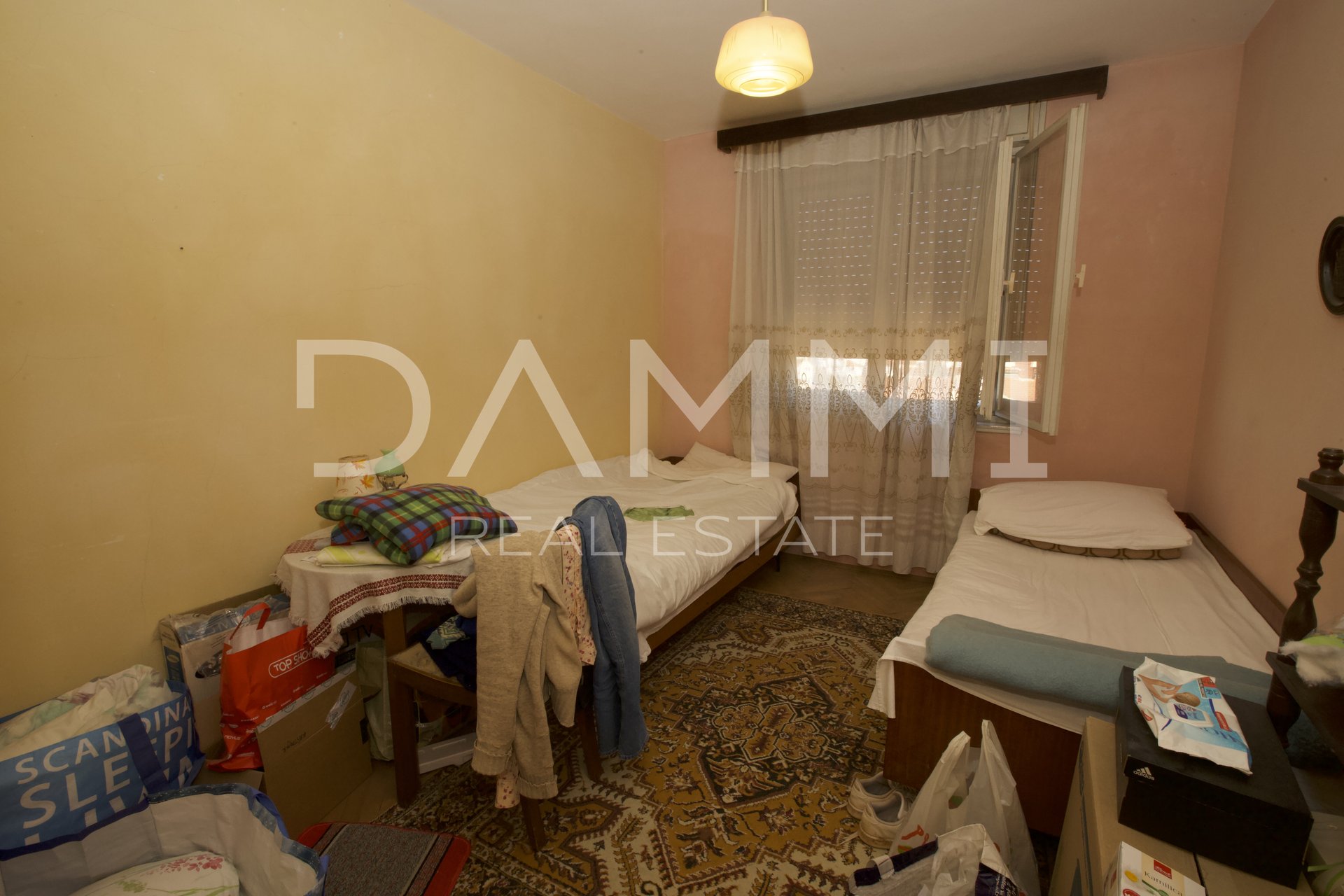 PULA, KAŠTANJER - Grande appartamento con 3 camere da letto, balcone, parcheggio 91m2