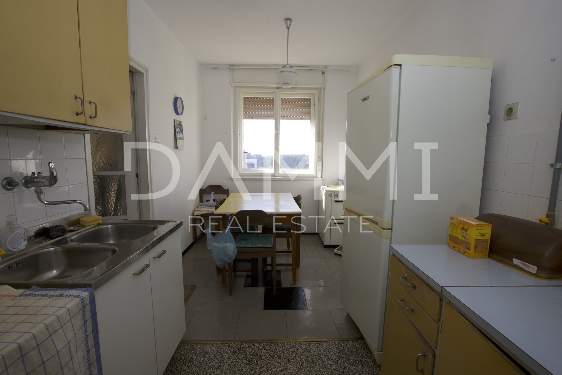 PULA, KAŠTANJER - Big apartment with 3 bedrooms, balcony, parking 91m2