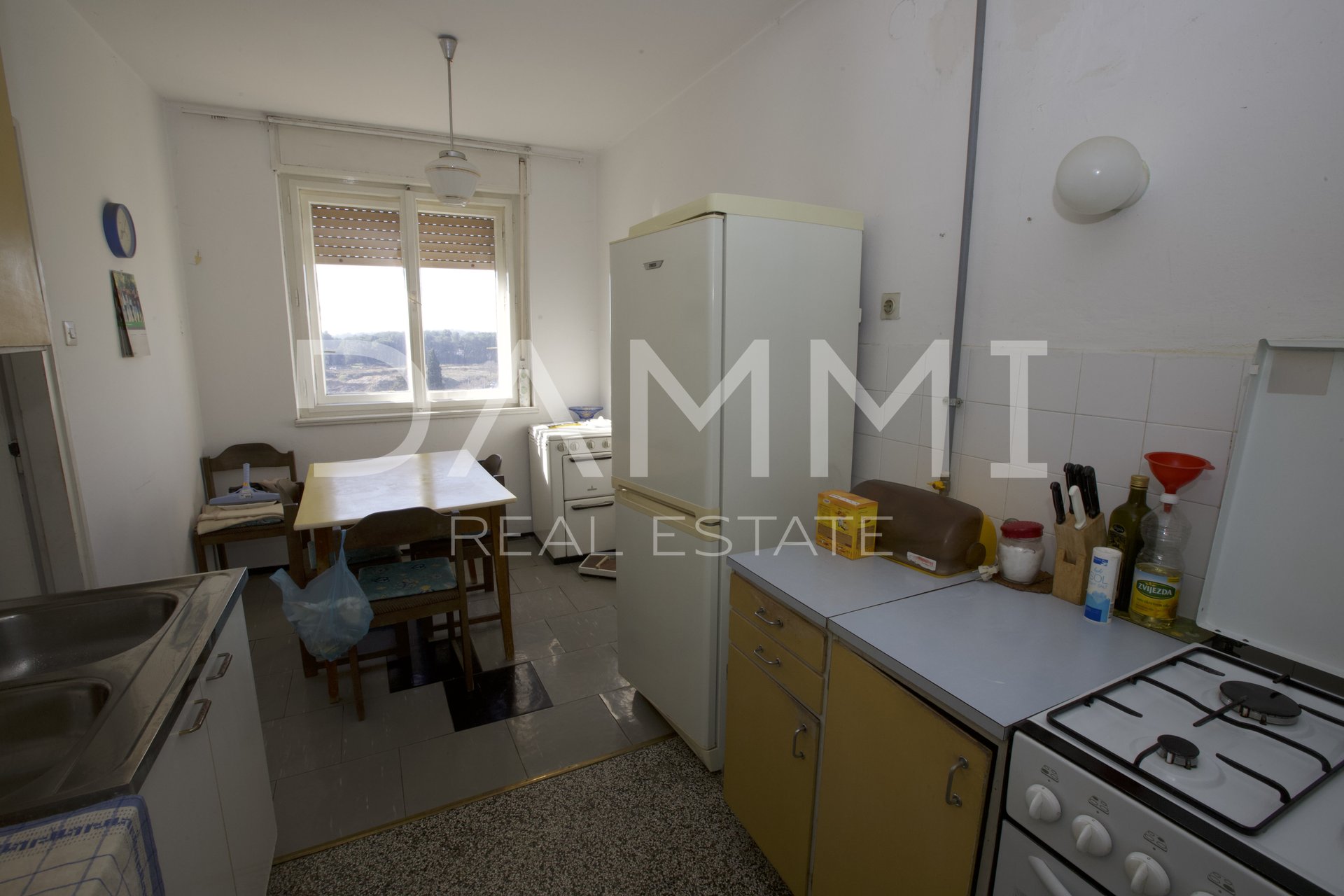 PULA, KAŠTANJER - Grande appartamento con 3 camere da letto, balcone, parcheggio 91m2