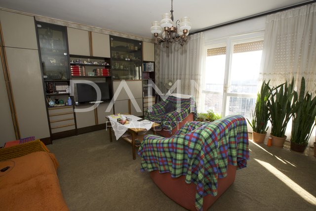 PULA, KAŠTANJER - Big apartment with 3 bedrooms, balcony, parking 91m2