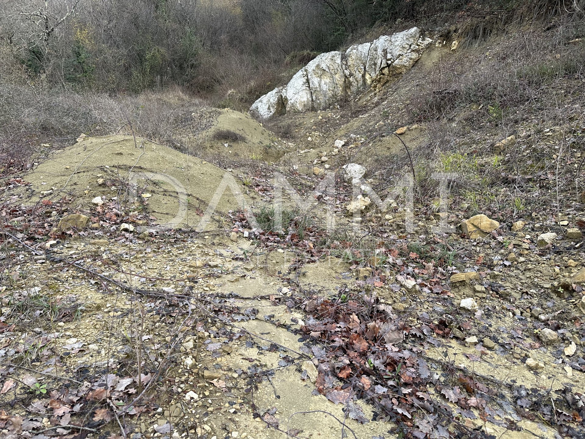 ISTRA, LABIN/RABAC Građevinsko zemljište 866 m2 s dozvolom i pogledom