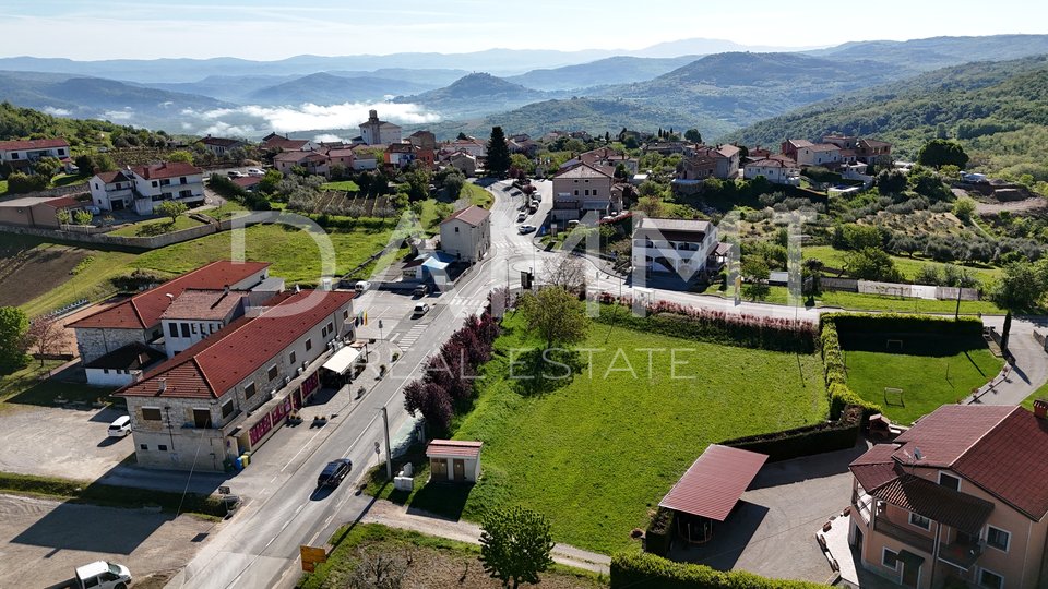 ISTRA, VIŽINADA - Vrhunsko građevinsko zemljište u samom centru EKSKLUZIVNO!