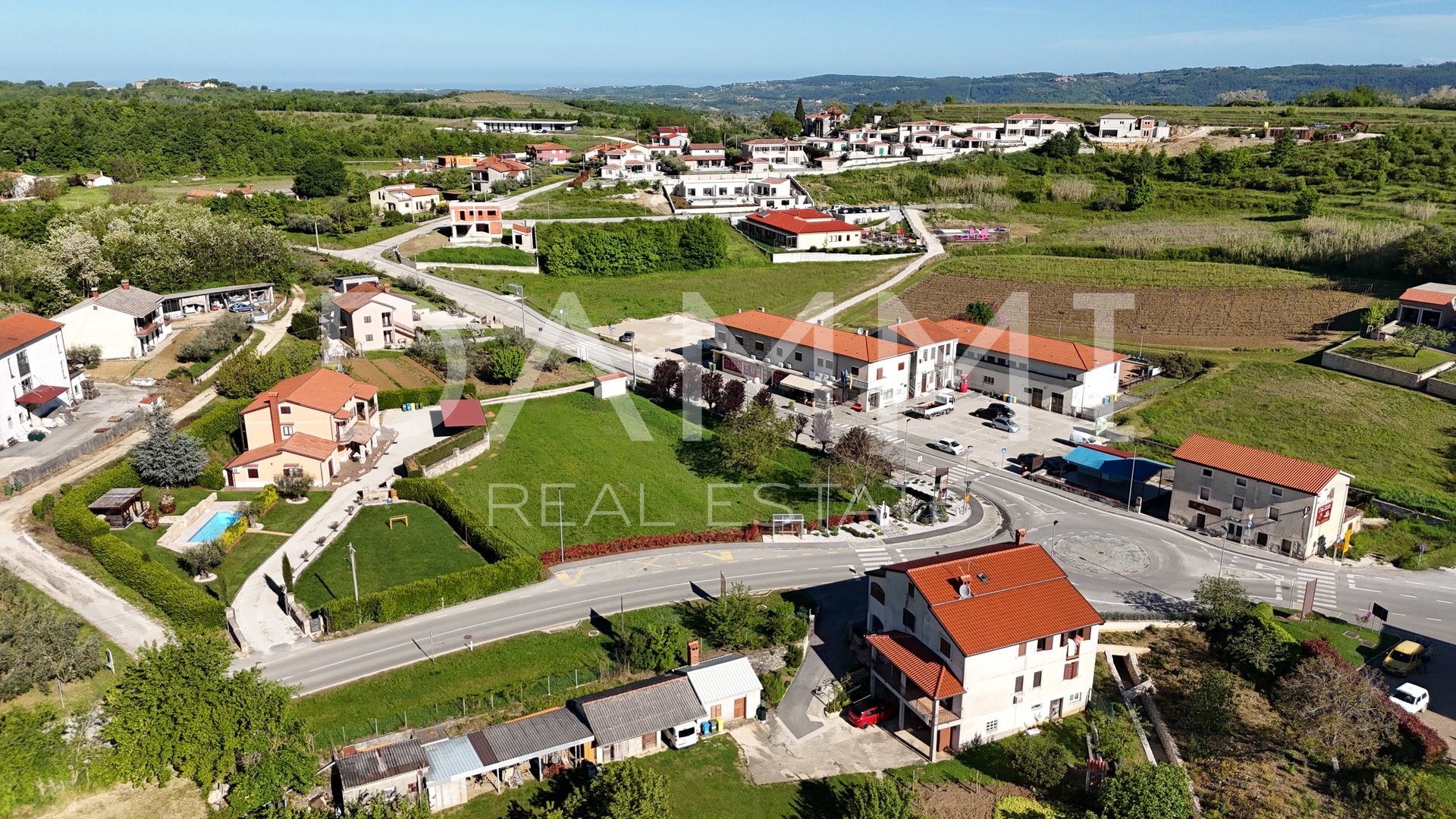 ISTRA, VIŽINADA - Vrhunsko građevinsko zemljište u samom centru EKSKLUZIVNO!