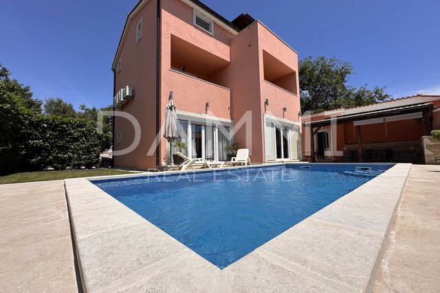 ISTRA, MEDULIN - Luxury house with swimming pool