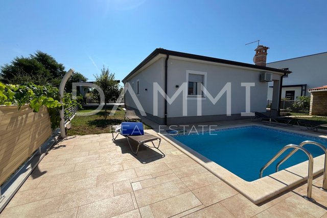 ISTRIA, POREČ - DETACHED HOUSE WITH POOL 2 KM FROM THE SEA