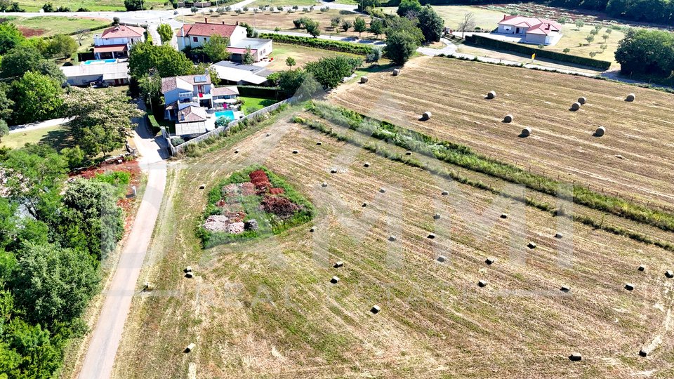 ISTRIEN, BARBAN – Baugrundstück mit Infrastruktur 2998 m2