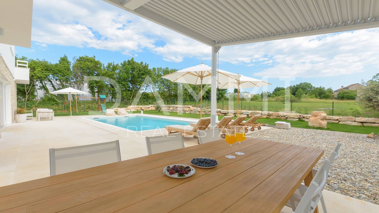 ISTRIA, ŽMINJ -  Una bellissima villa con piscina e ampio giardino