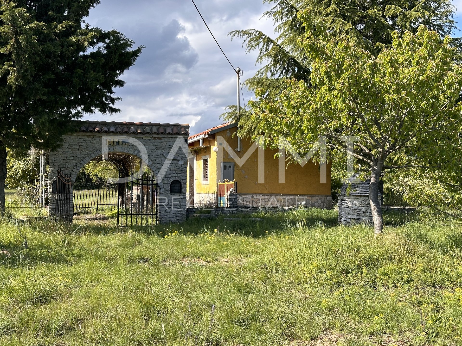 ISTRA, BARBAN - Veliko građevinsko-poljoprivredno zemljište s objektom 13793 m2