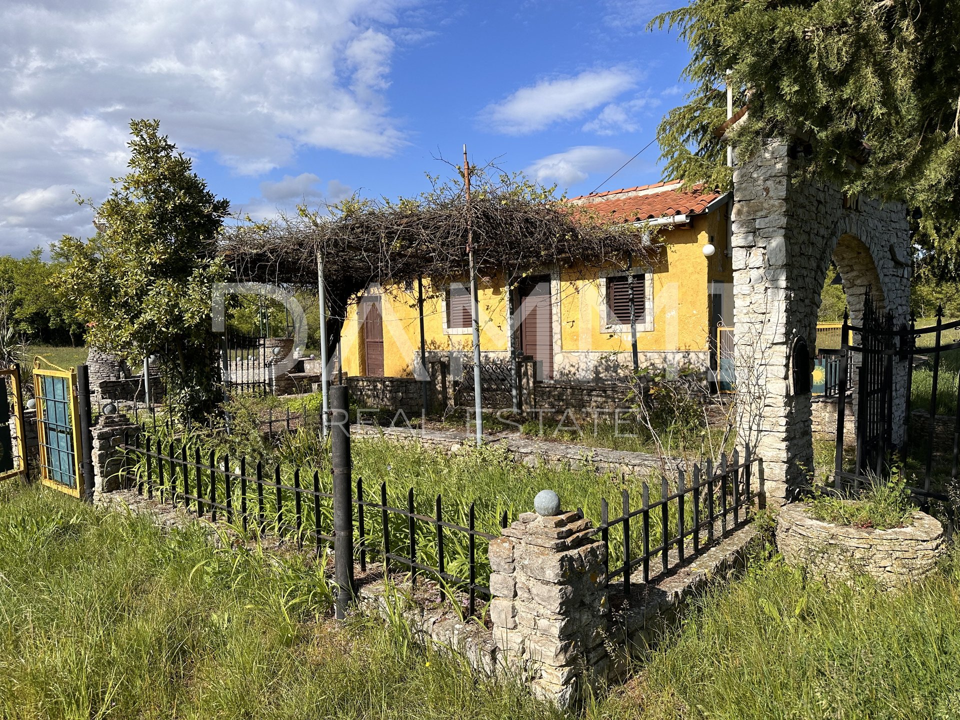 ISTRA, BARBAN - Veliko građevinsko-poljoprivredno zemljište s objektom 13793 m2