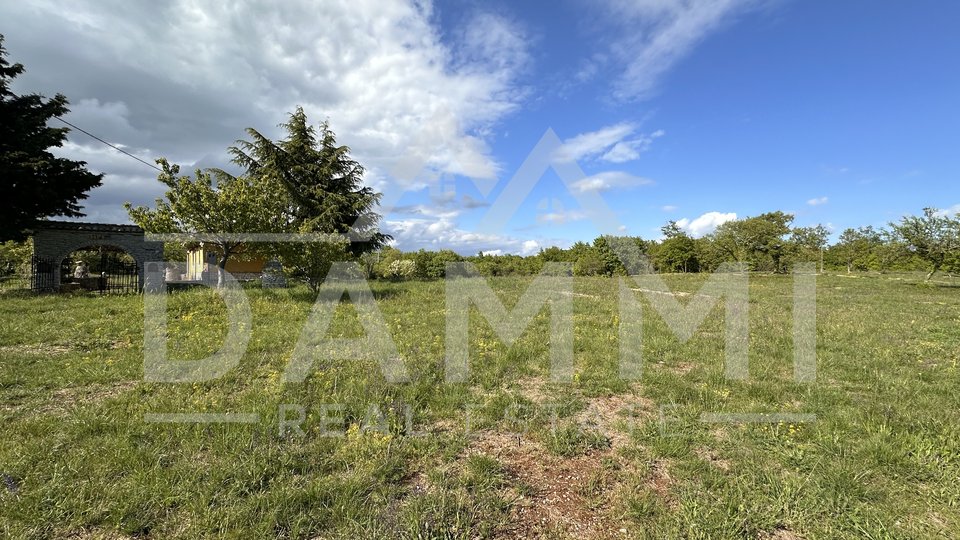 ISTRIA, BARBAN - Large construction-agricultural land with a facility of 13793 m2