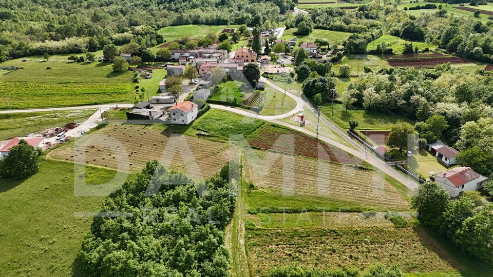 ISTRIEN, ŽMINJ – Baugrundstück mit freier Aussicht 1001 m2