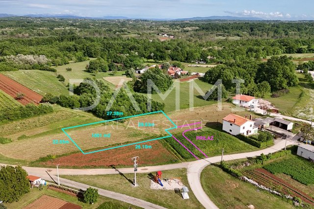 ISTRA, ŽMINJ - Građevinsko zemljište 1001m2 s otvorenim pogledom