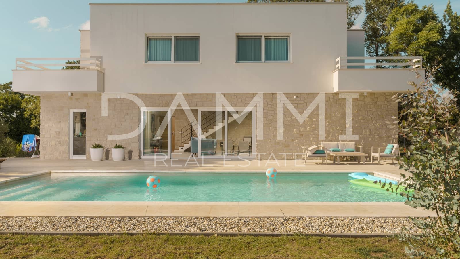 ISTRIA, ŽMINJ -  Una bellissima villa con piscina e ampio giardino