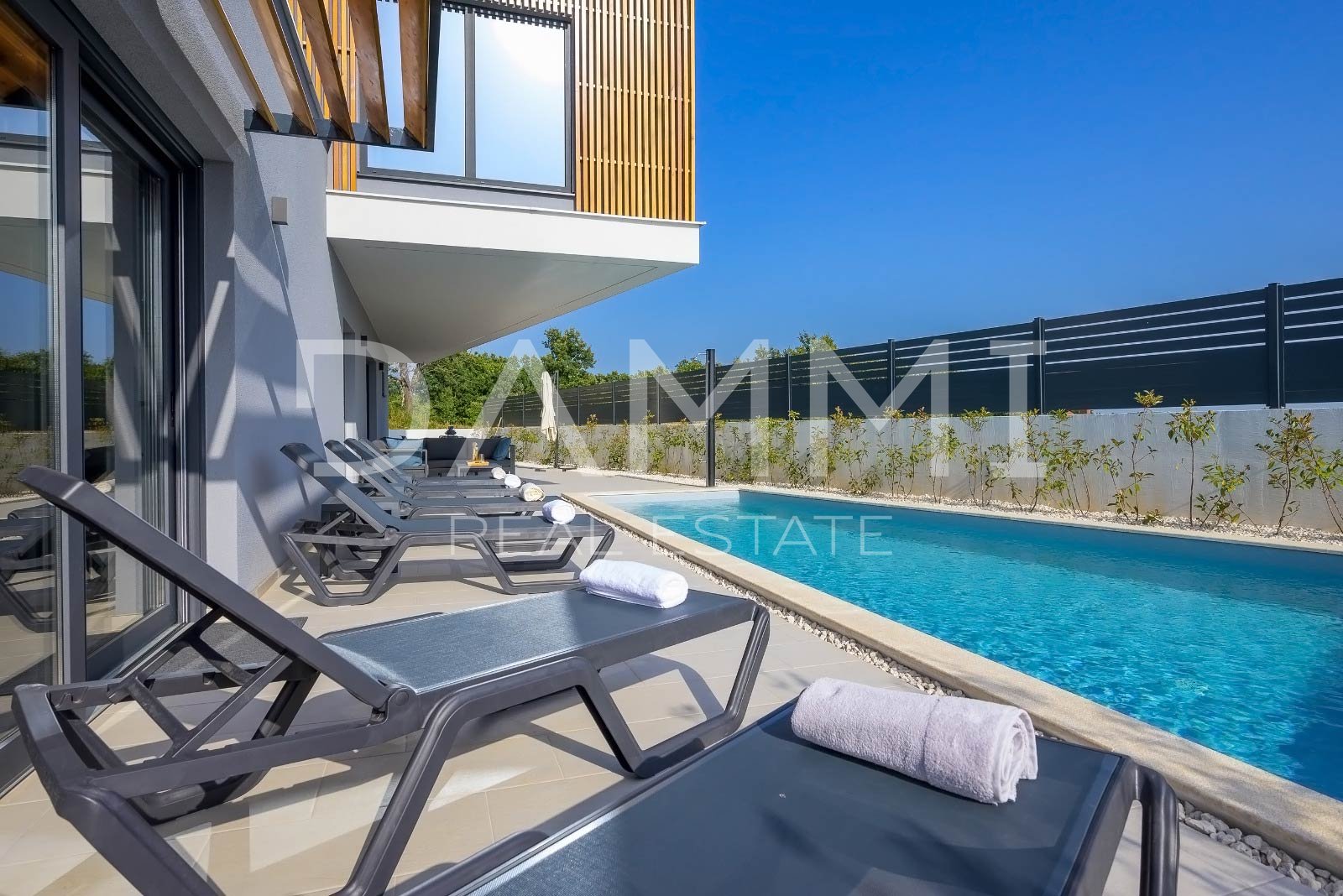 ISTRIA, SVETVIČENAT - LUXURY VILLA IN A DESIRABLE LOCATION