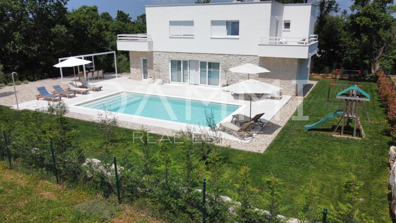 ISTRIA, ŽMINJ -  Una bellissima villa con piscina e ampio giardino