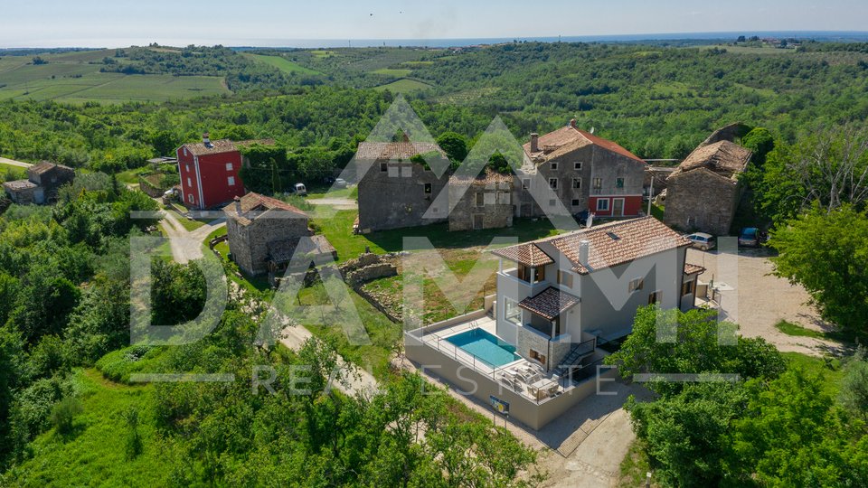 ISTRIA, BUJE - Beautiful villa with a view of the sea and nature