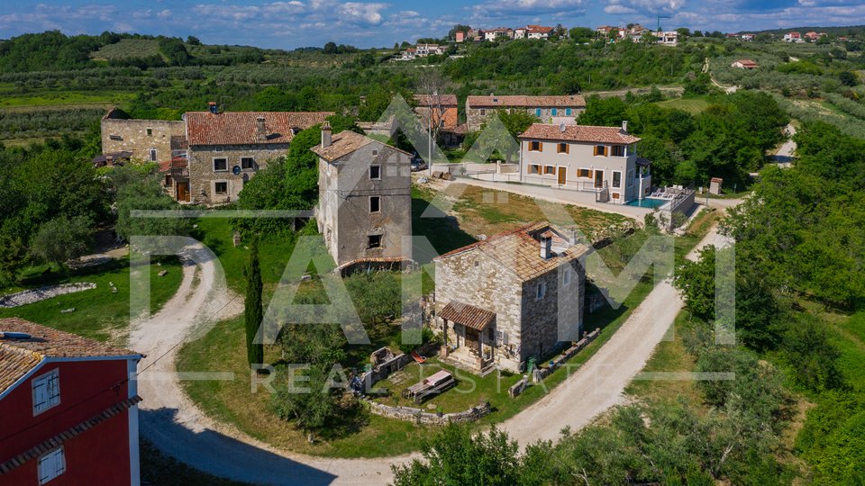 ISTRIA, BUJE - Beautiful villa with a view of the sea and nature