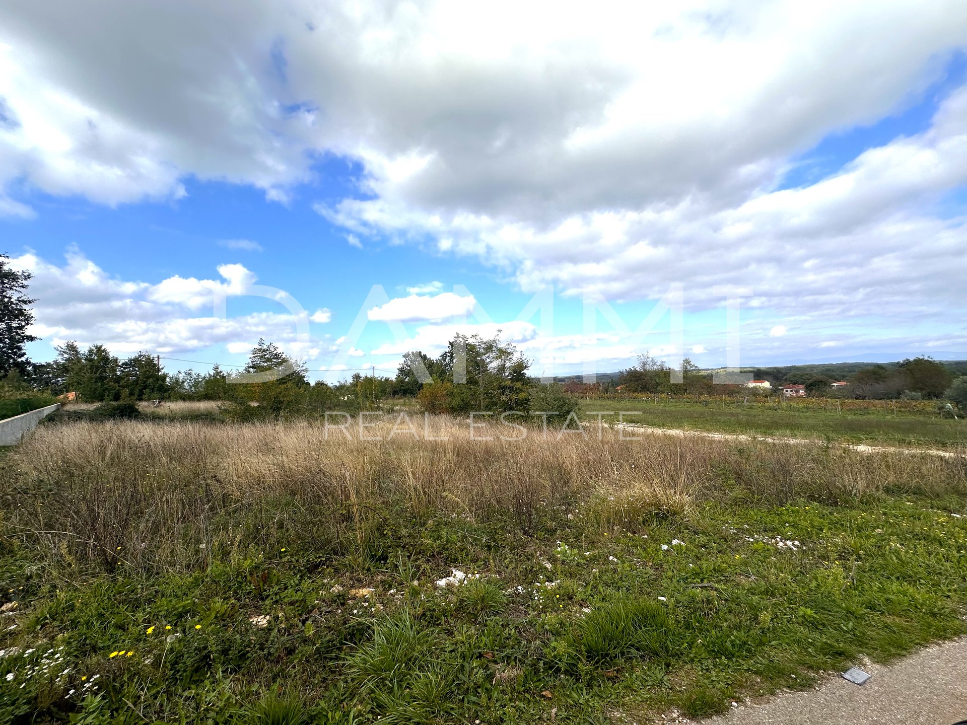 ISTRIA, ŽMINJ - Building land with open view 547 m2