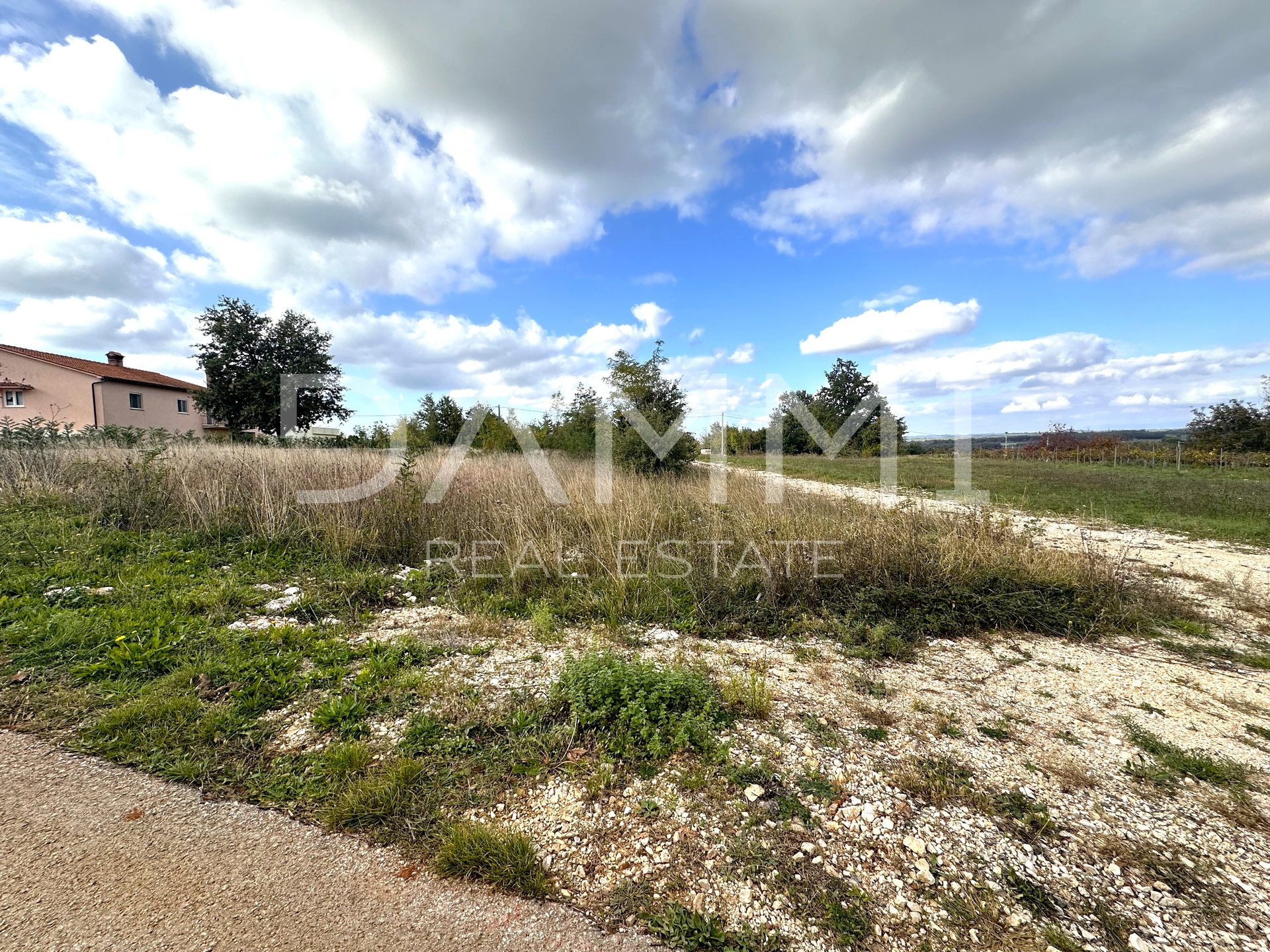 ISTRA, ŽMINJ - Građevinsko zemljište otvorenog pogleda 547 m2