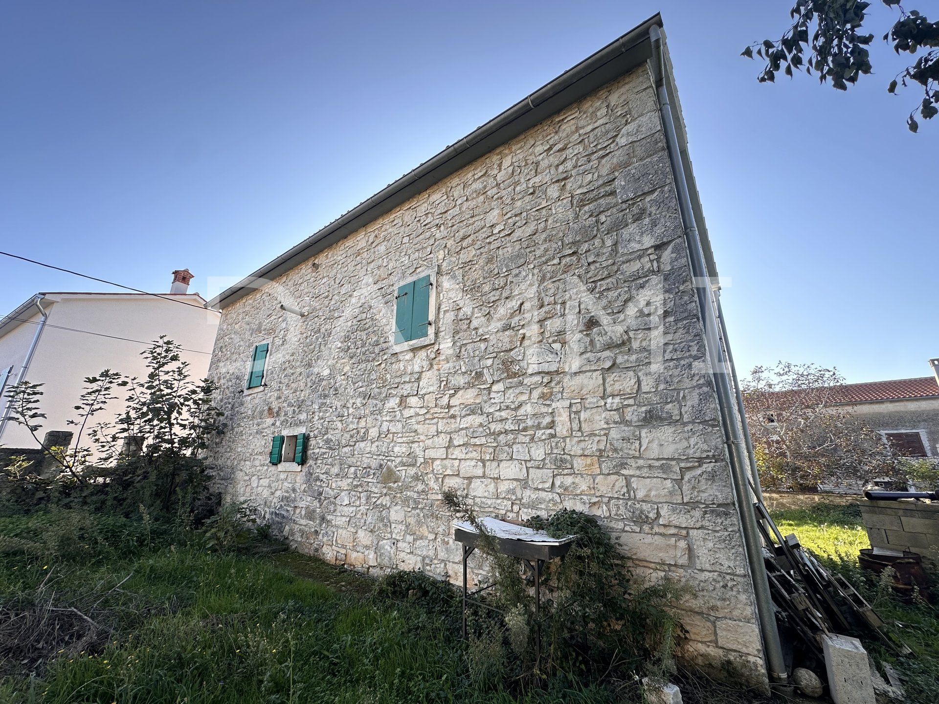 ISTRIEN, ROVINJ – Steinhaus 120m2 mit 4 Schlafzimmern 13 km von Rovinj