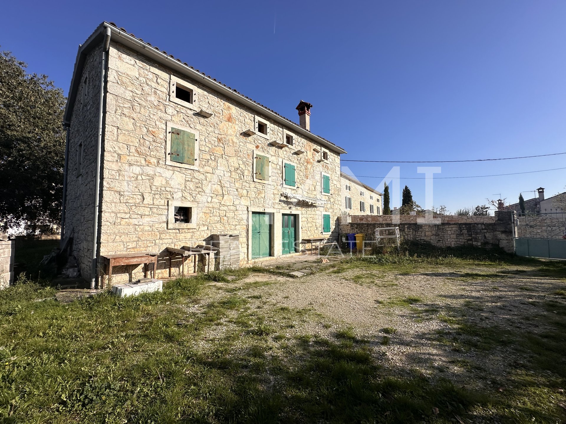 ISTRIEN, ROVINJ – Steinhaus 120m2 mit 4 Schlafzimmern 13 km von Rovinj