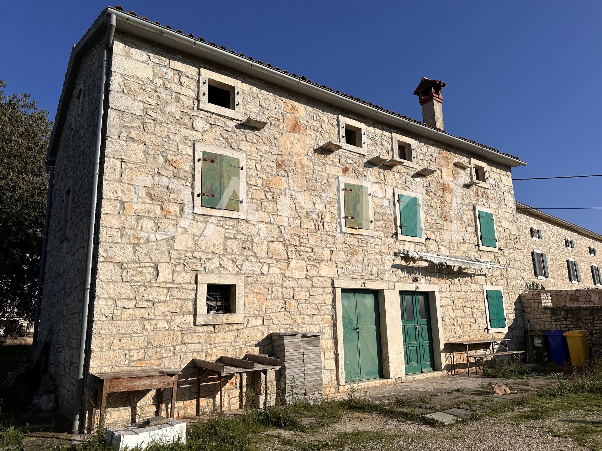 ISTRIEN, ROVINJ – Steinhaus 120m2 mit 4 Schlafzimmern 13 km von Rovinj