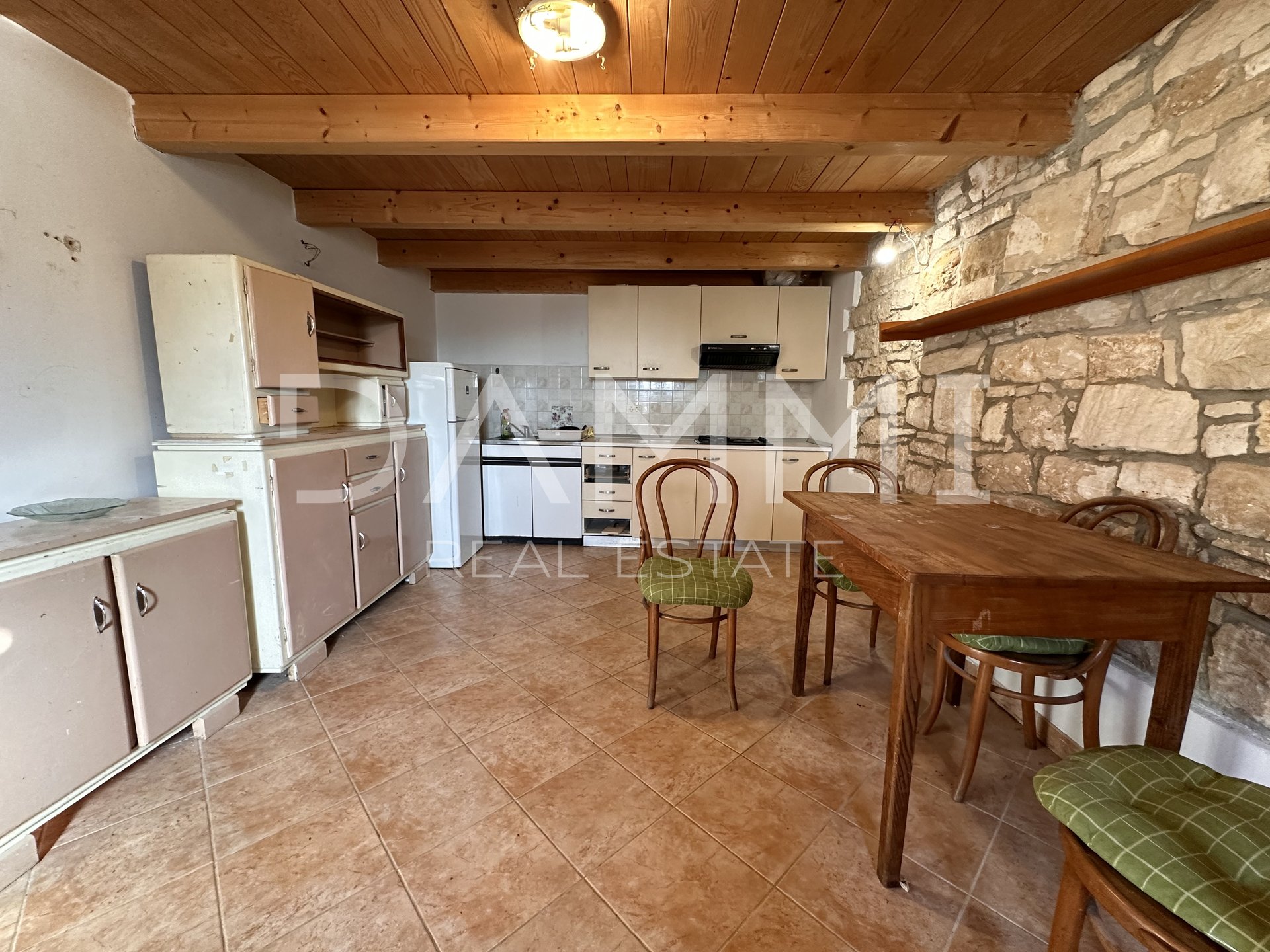 ISTRIEN, ROVINJ – Steinhaus 120m2 mit 4 Schlafzimmern 13 km von Rovinj