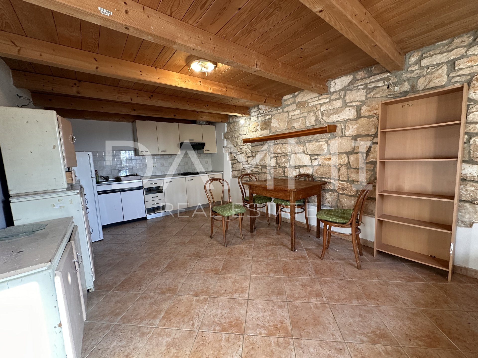 ISTRIEN, ROVINJ – Steinhaus 120m2 mit 4 Schlafzimmern 13 km von Rovinj