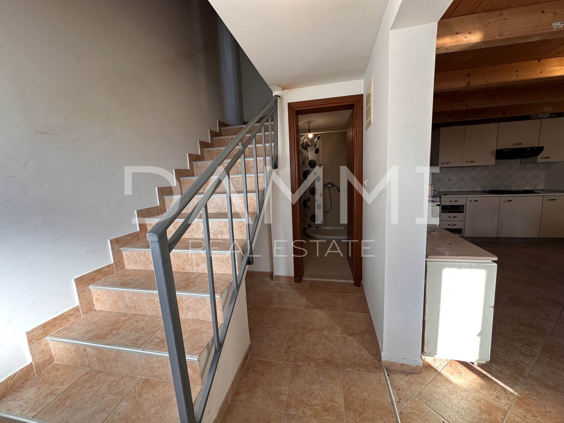 ISTRIEN, ROVINJ – Steinhaus 120m2 mit 4 Schlafzimmern 13 km von Rovinj