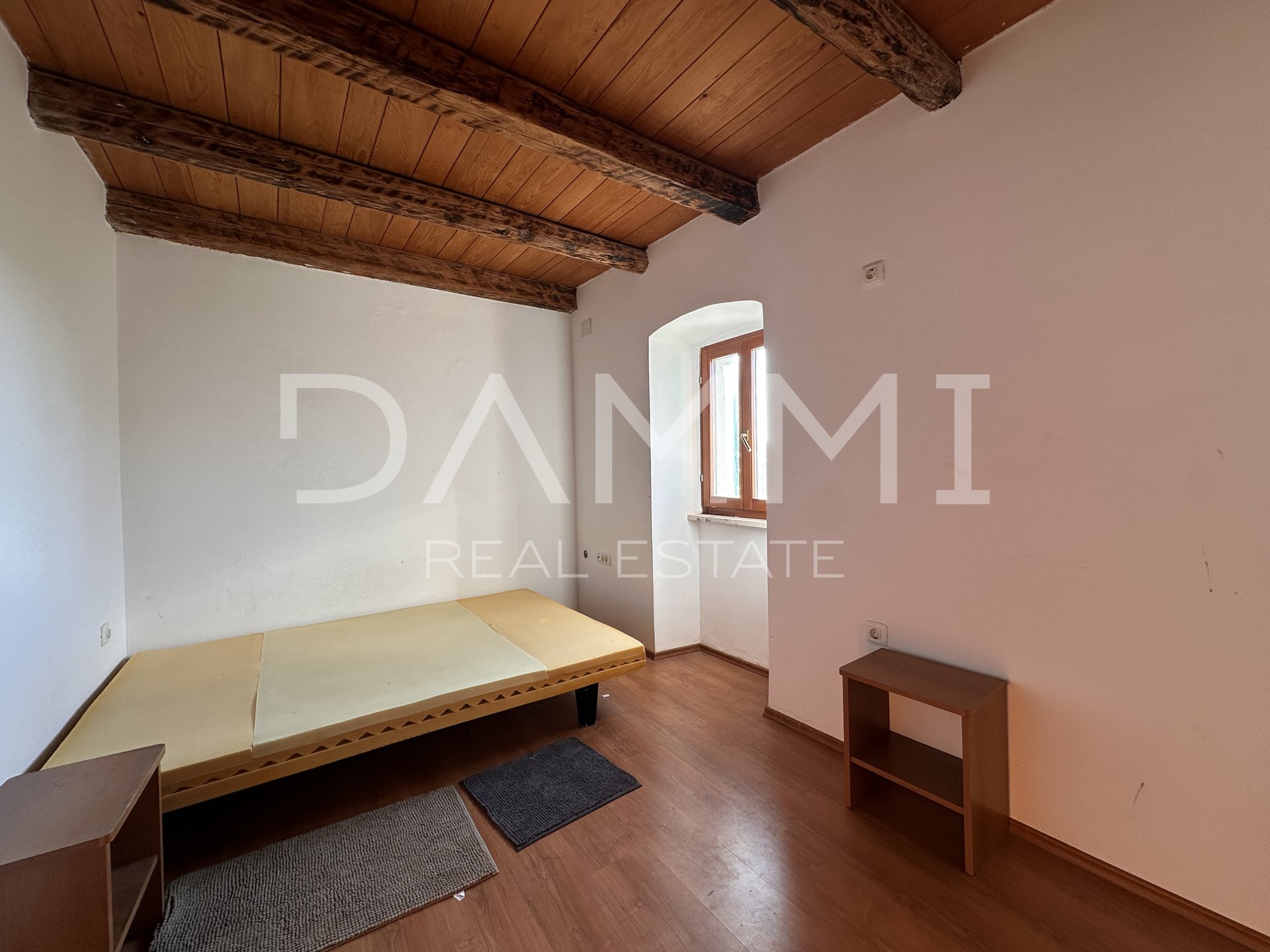 ISTRIEN, ROVINJ – Steinhaus 120m2 mit 4 Schlafzimmern 13 km von Rovinj