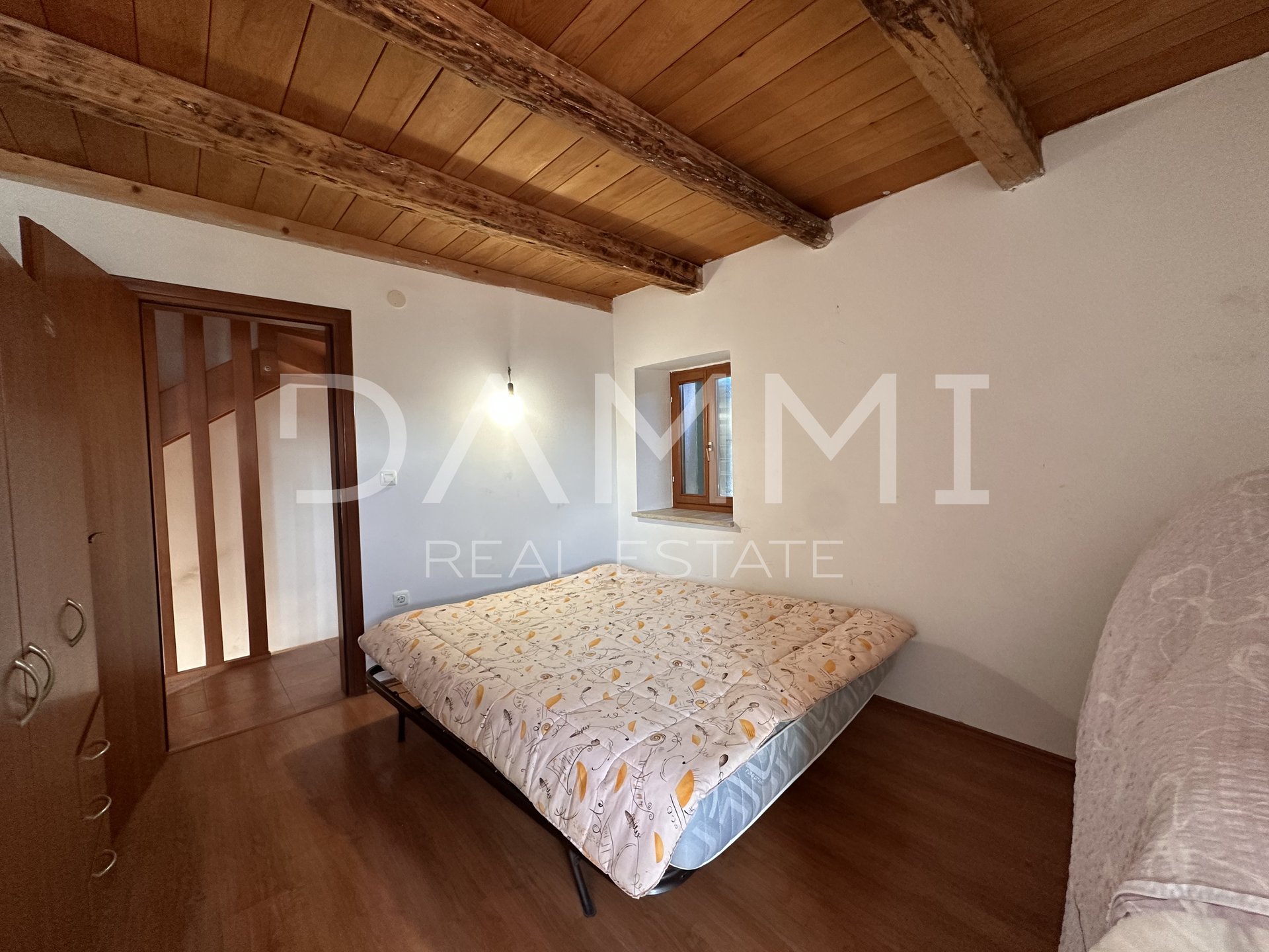 ISTRIEN, ROVINJ – Steinhaus 120m2 mit 4 Schlafzimmern 13 km von Rovinj