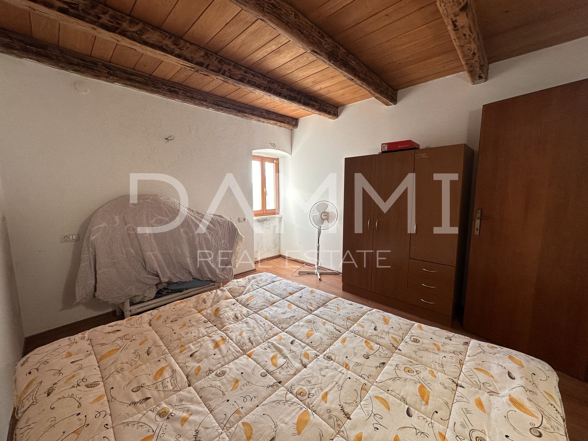 ISTRIA, ROVINJ - Casa in pietra 120m2 con 4 camere da letto a 13 km da Rovigno