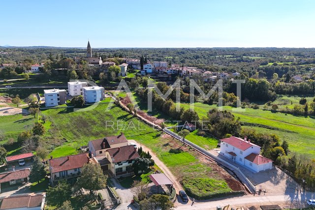 ISTRA, ŽMINJ - GRAĐEVINSKO ZEMLJIŠTE U CENTRU RIJETKOST NA TRŽIŠTU