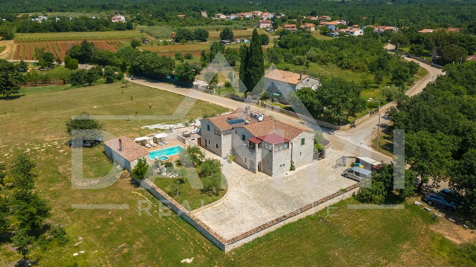 POREČ, TAR - Kamena kuća s bazenom i restoranom