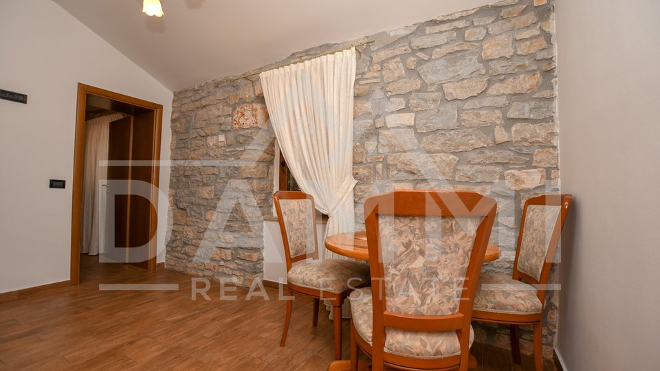 POREČ, TAR - Casa in pietra con piscina e ristorante