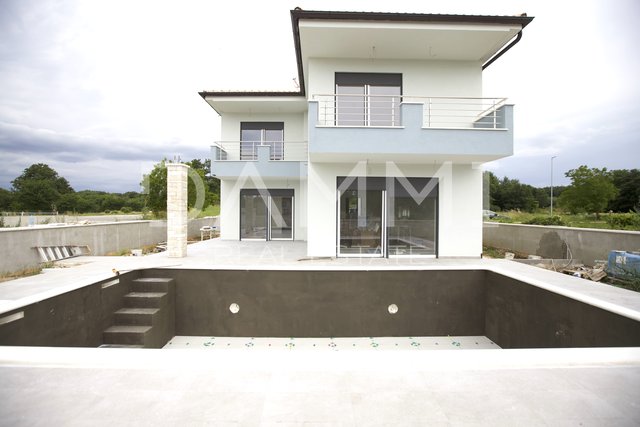 ISTRIA, SVETVINCENAT - Modern house with pool in quiet village near Svetvincenat