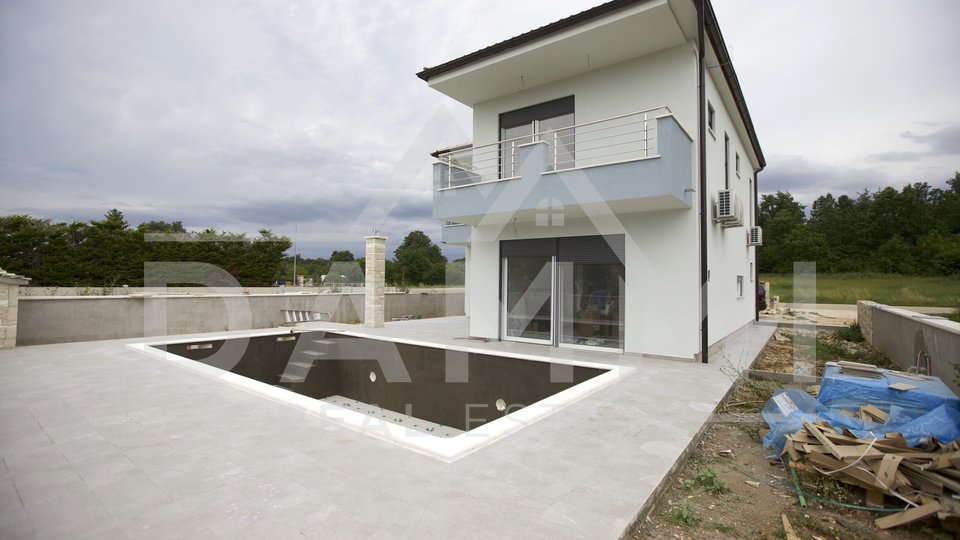 ISTRA, SVETVINČENAT - Moderna kuća s bazenom u mirnom selu