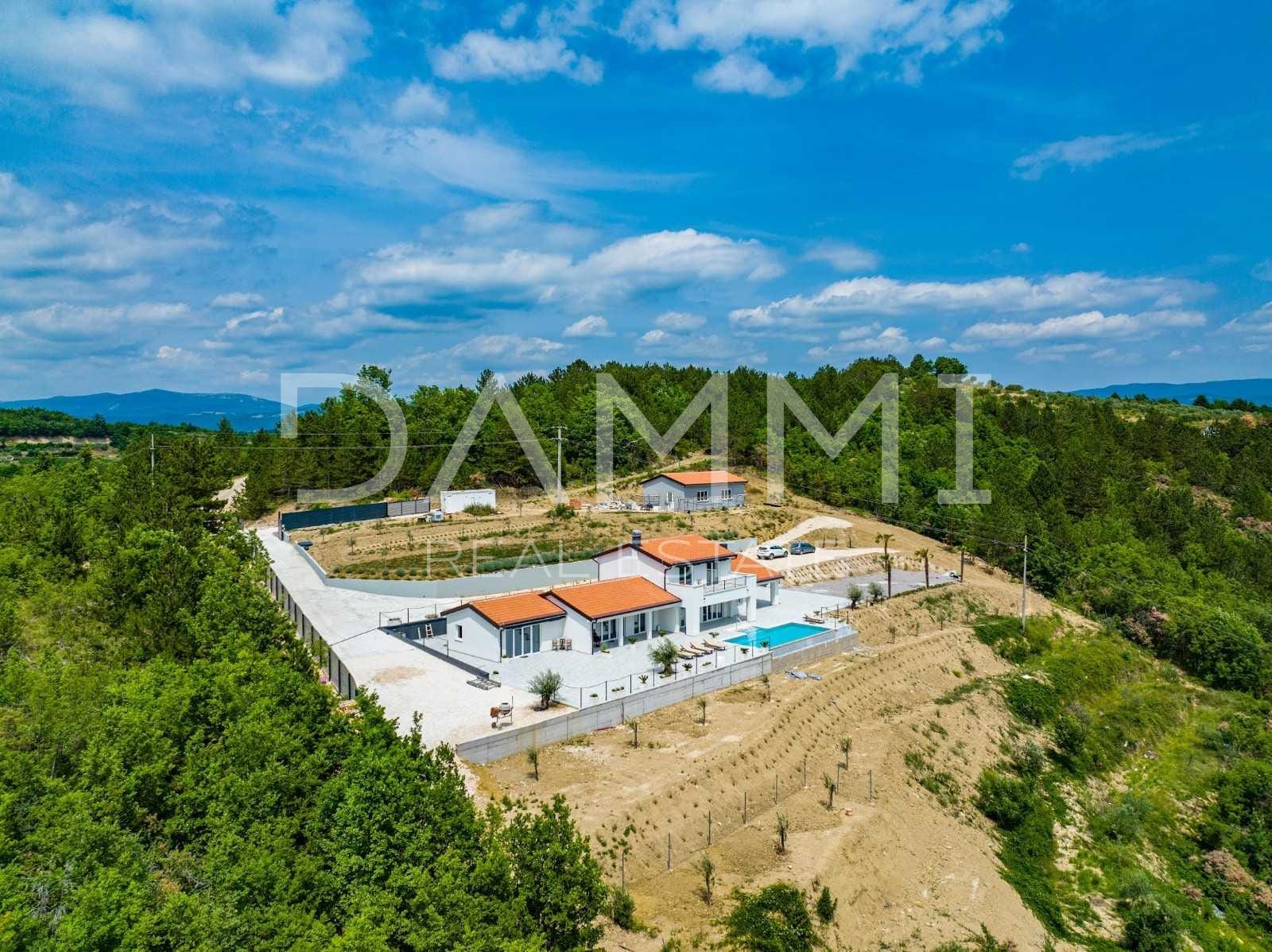 ISTRIA, DRAGUĆ - ATTRACTIVE VILLA IN A HIDDEN PLACE WITH AN UNTOUCHED NATURE VIEW