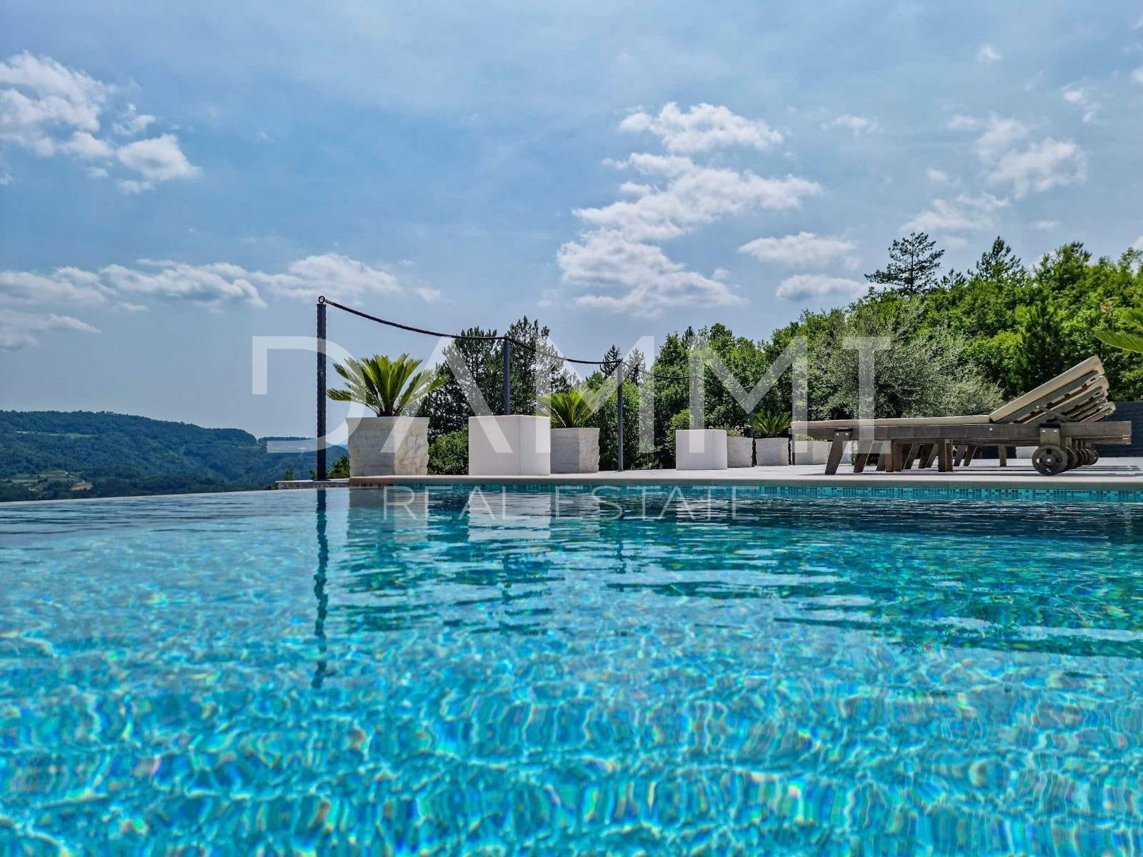 ISTRIA, DRAGUĆ - ATTRACTIVE VILLA IN A HIDDEN PLACE WITH AN UNTOUCHED NATURE VIEW