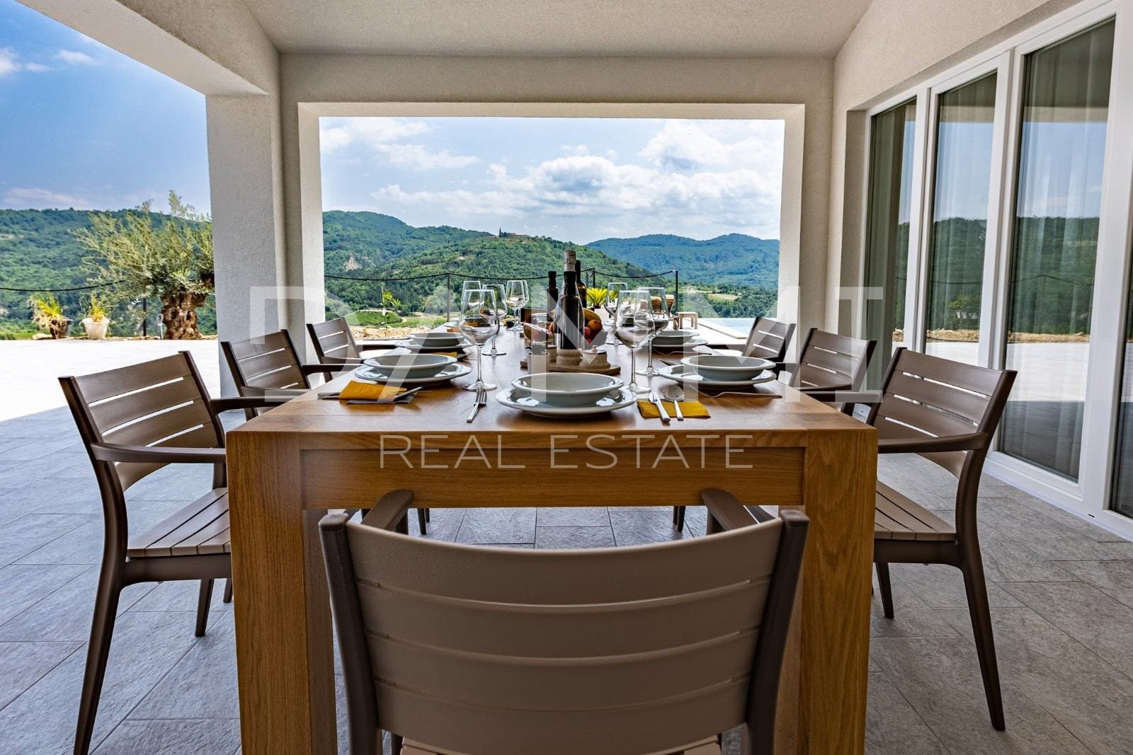 ISTRIEN, DRAGUĆ - ATTRAKTIVE VILLA IN SEKUNDÄRBLICK MIT UNBERÜHRTER NATURBLICK