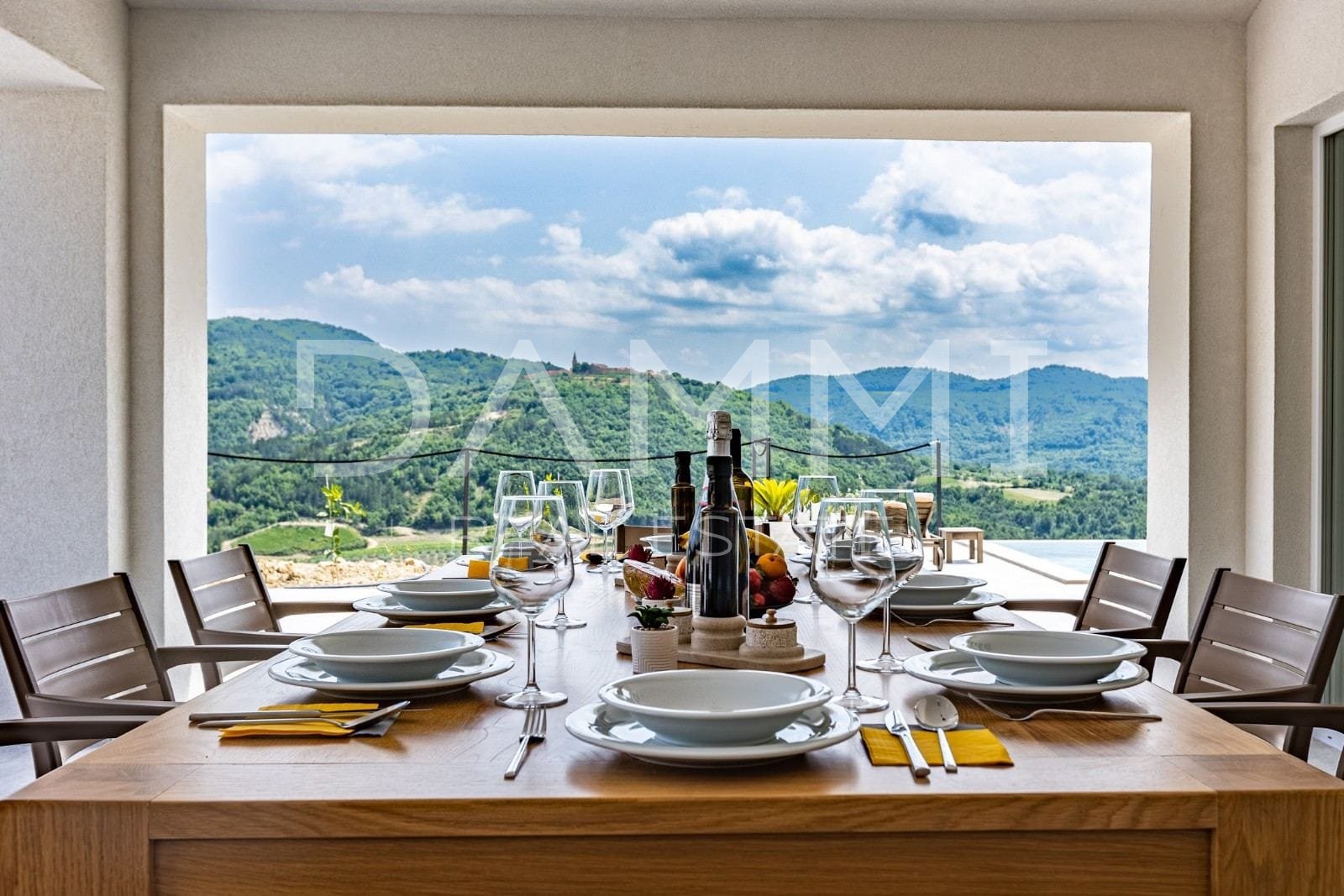 ISTRIEN, DRAGUĆ - ATTRAKTIVE VILLA IN SEKUNDÄRBLICK MIT UNBERÜHRTER NATURBLICK