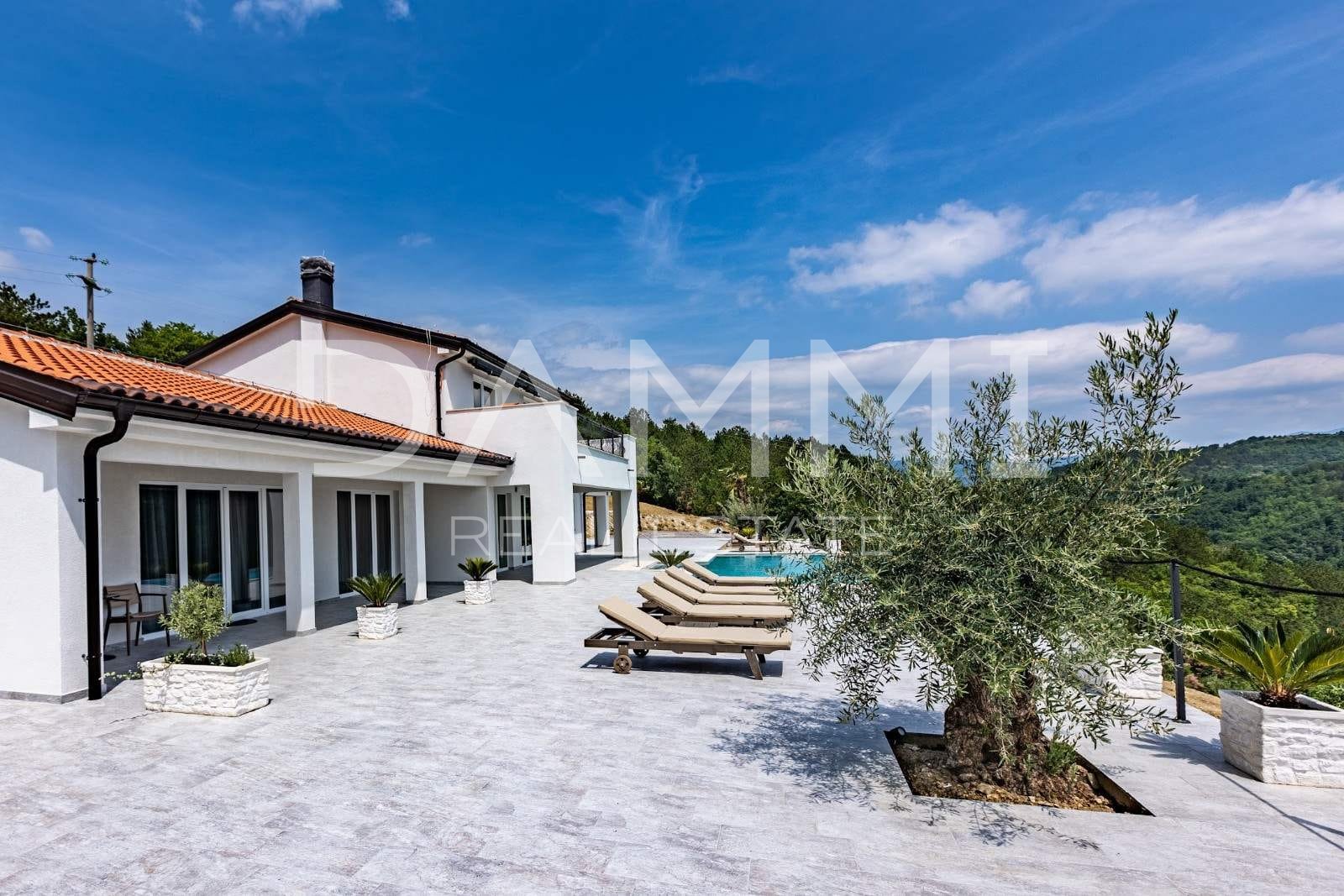 ISTRIA, DRAGUĆ - ATTRACTIVE VILLA IN A HIDDEN PLACE WITH AN UNTOUCHED NATURE VIEW