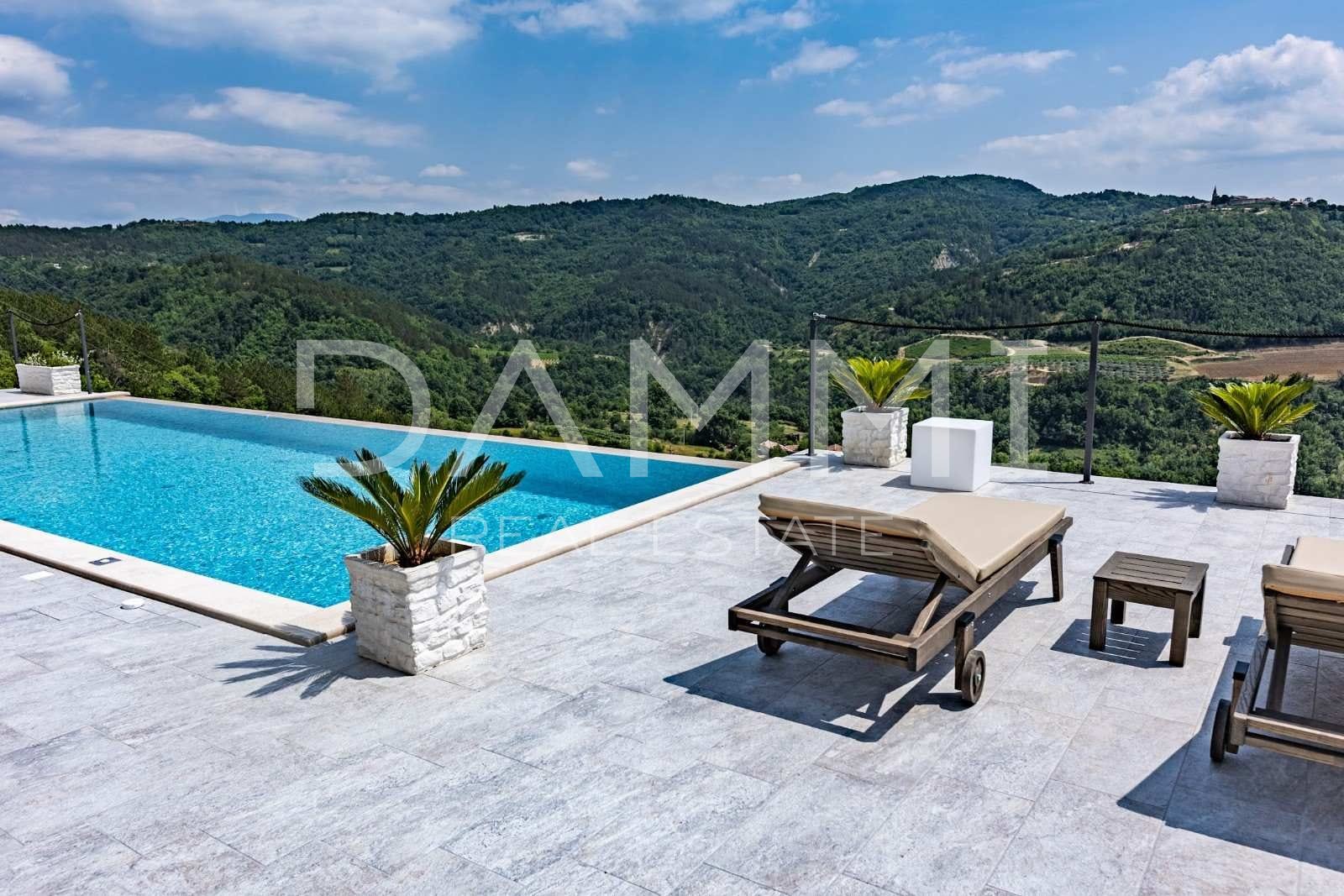 ISTRIA, DRAGUĆ - ATTRACTIVE VILLA IN A HIDDEN PLACE WITH AN UNTOUCHED NATURE VIEW