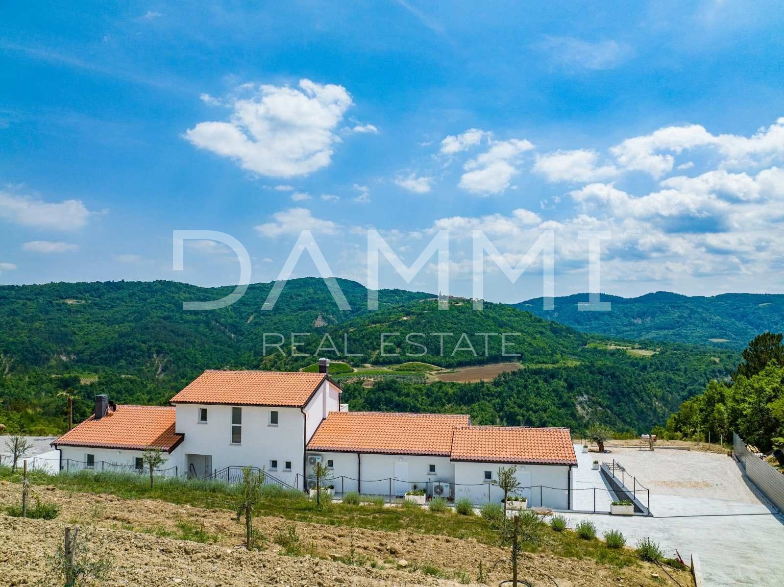 ISTRIA, DRAGUĆ - ATTRACTIVE VILLA IN A HIDDEN PLACE WITH AN UNTOUCHED NATURE VIEW