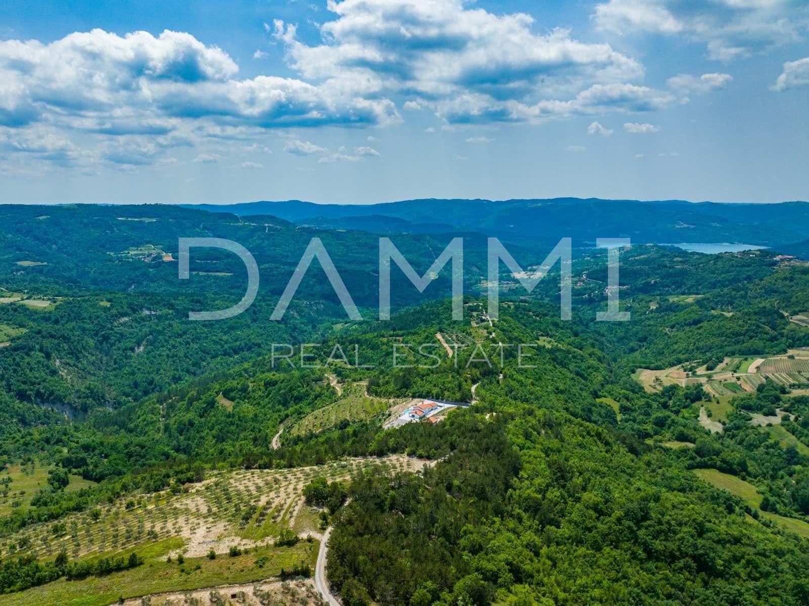 ISTRIA, DRAGUĆ - AFFASCINANTE VILLA IN VISTA SECONDARIA CON VISTA NATURA INCONTAMINATA